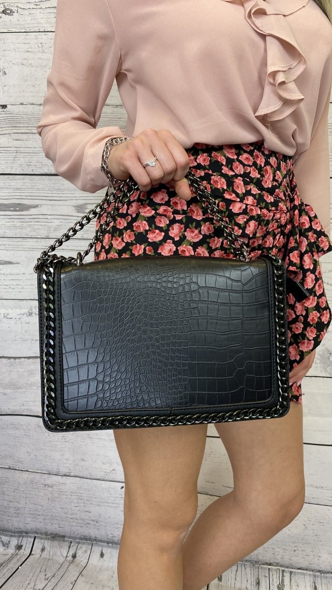 Borsa nera effetto squamato con tracolla in metallo e dettagli argento - Follie by Alice