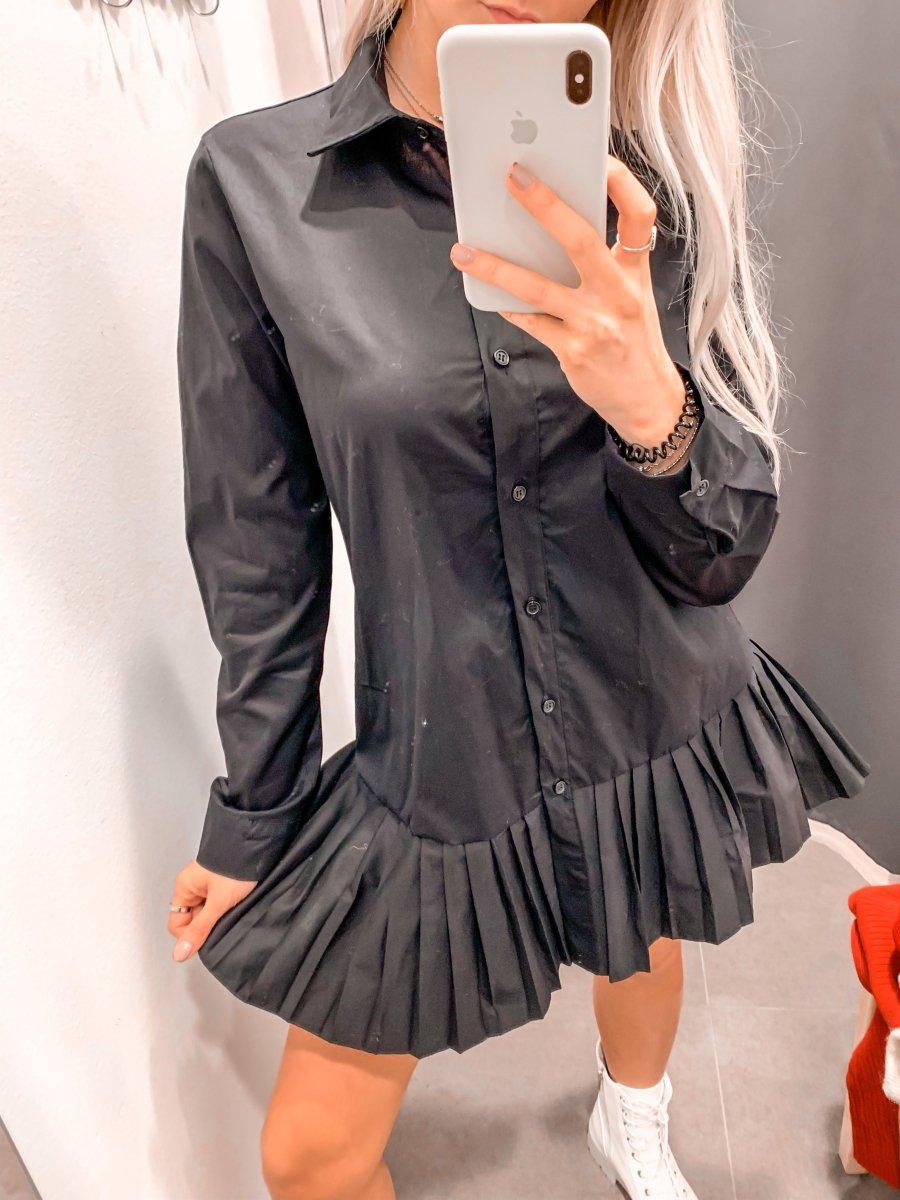 Camicia nera lunga con orlo plissettato – alternate