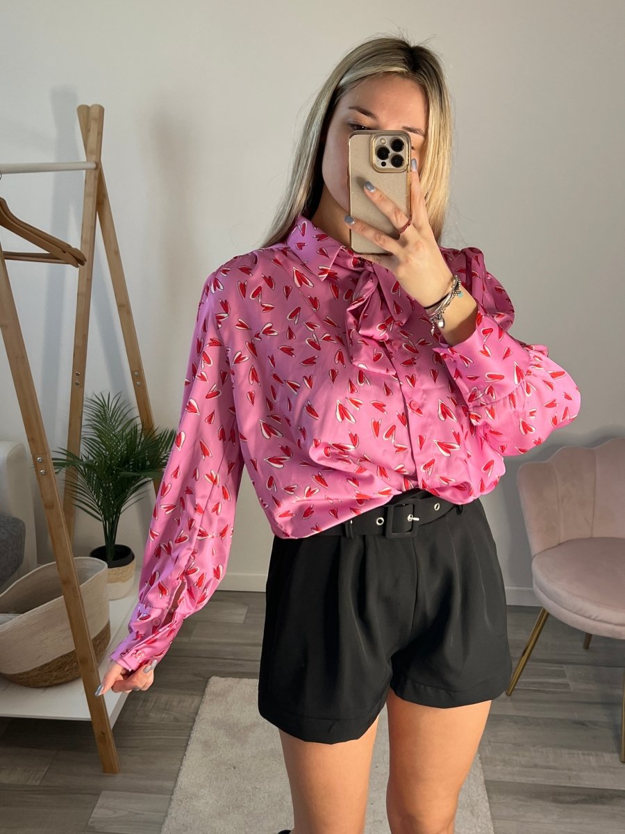 Camicia rosa in raso con cuoricini