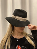 Cappello nero di lana con fascia a contrasto - Follie by Alice