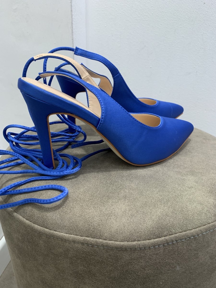Dècolletè slingback blu effetto satin con laccetti alla caviglia e tacco 10 cm - Follie by Alice
