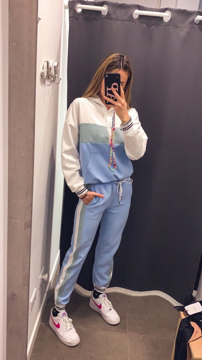 Felpa bianca, azzurra e verde con cappuccio e bottoni – alternate