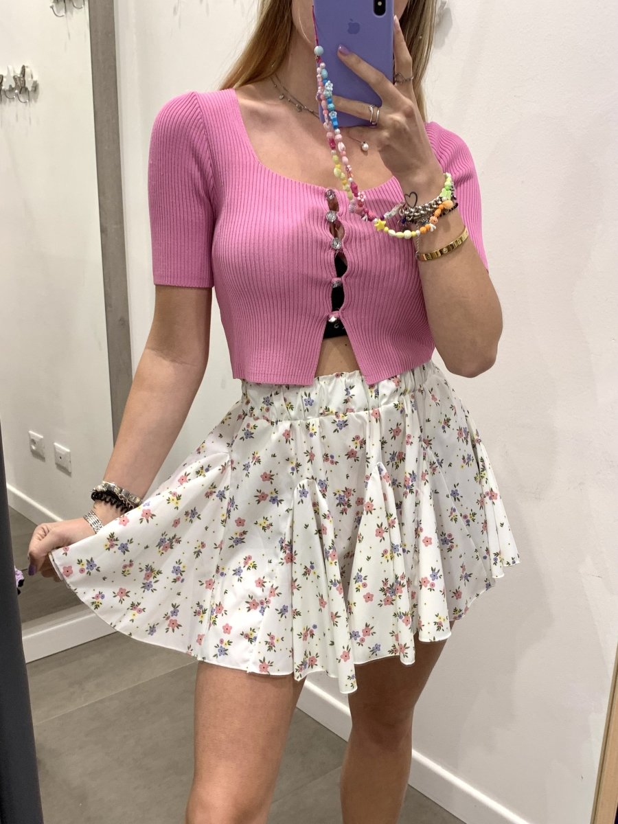 Maglia rosa con bottoni gioiello – alternate