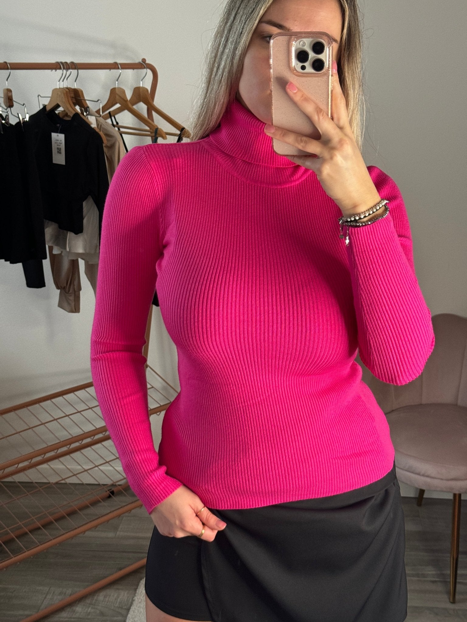 Maglioncino dolcevita fucsia a costine Immagine secondaria del prodotto