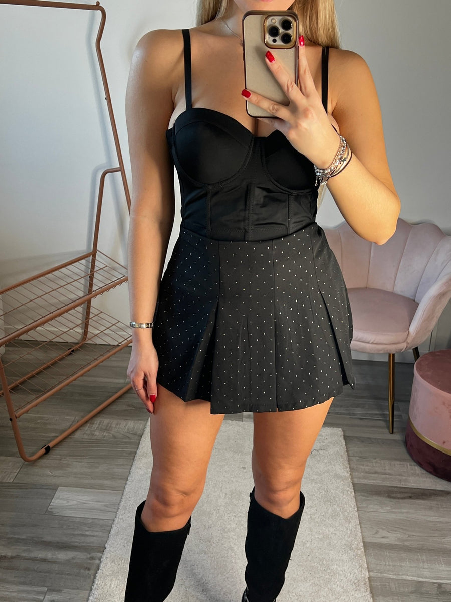 Pantaloncino-gonna nero con strass gioiello – alternate
