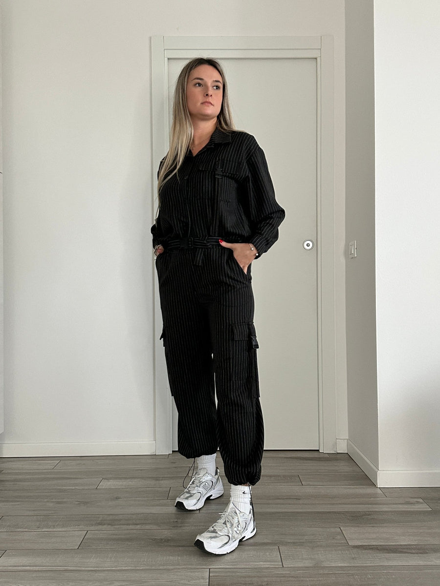 Pantaloni cargo a righe effetto gessato – alternate
