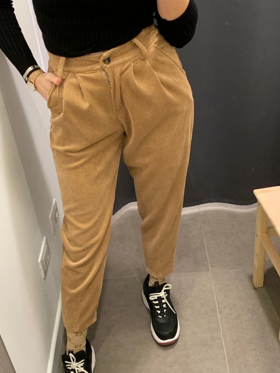 Pantaloni marroni a righine
