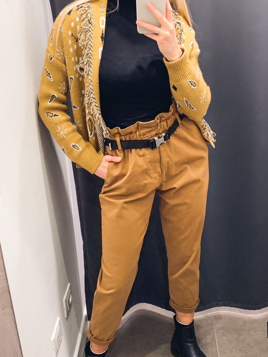 Pantaloni marroni con vita arricciata – alternate