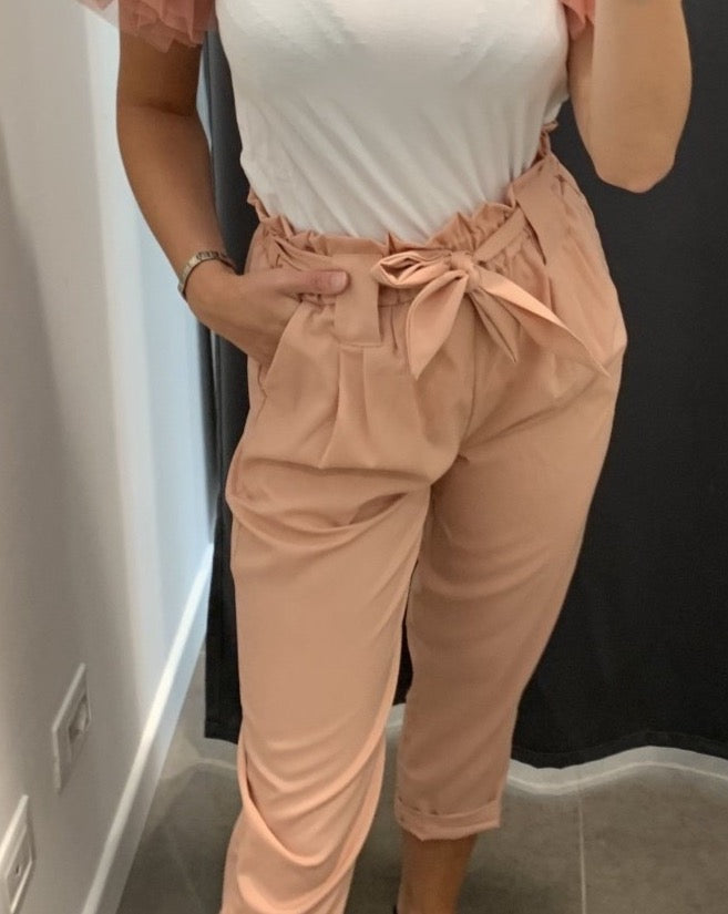 Pantaloni rosa con nodo e vita arricciata – alternate