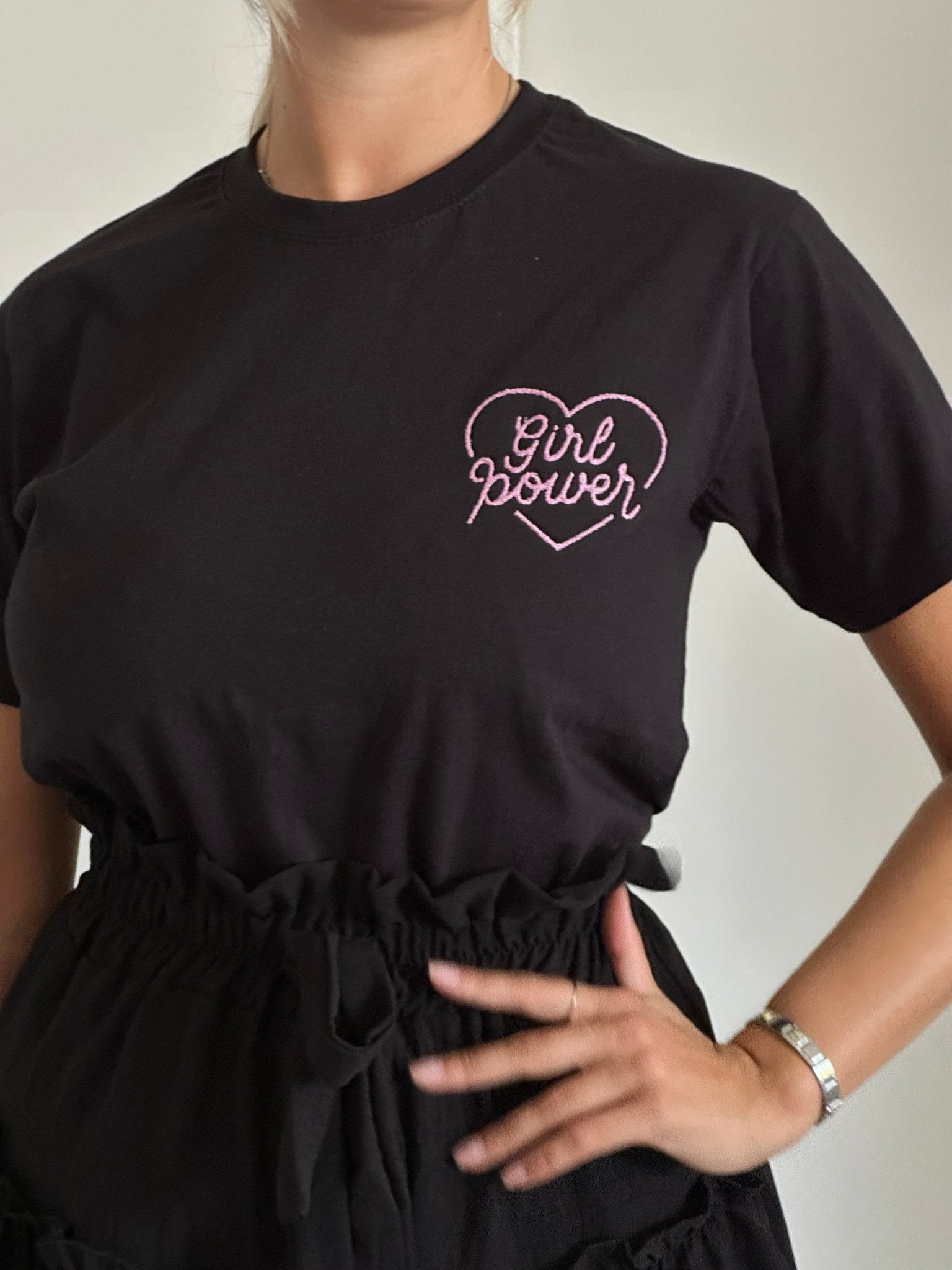 T-shirt nera con ricamo Girl Power - Follie by Alice