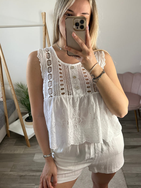 Top bianco con ricami all'uncinetto - Follie by Alice