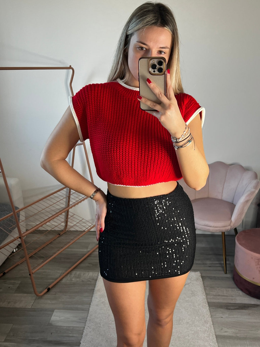 Top corto smanicato in maglia con bordi a contrasto - Follie by Alice