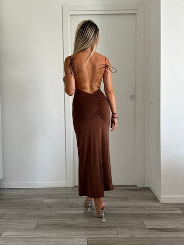 Tubino lungo Summer marrone satin drappeggiato con schiena scoperta - Follie by Alice