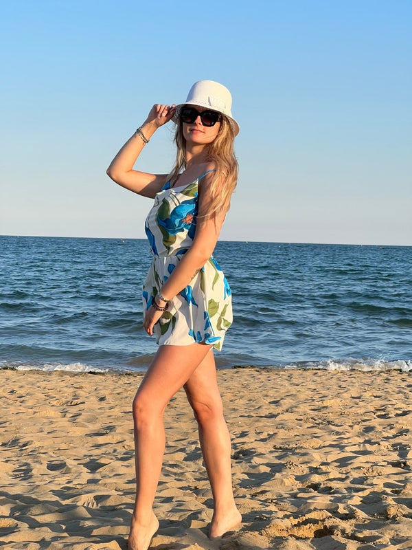 Tutina bianca con pantaloncino a farfalla e stampa floreale - Follie by Alice