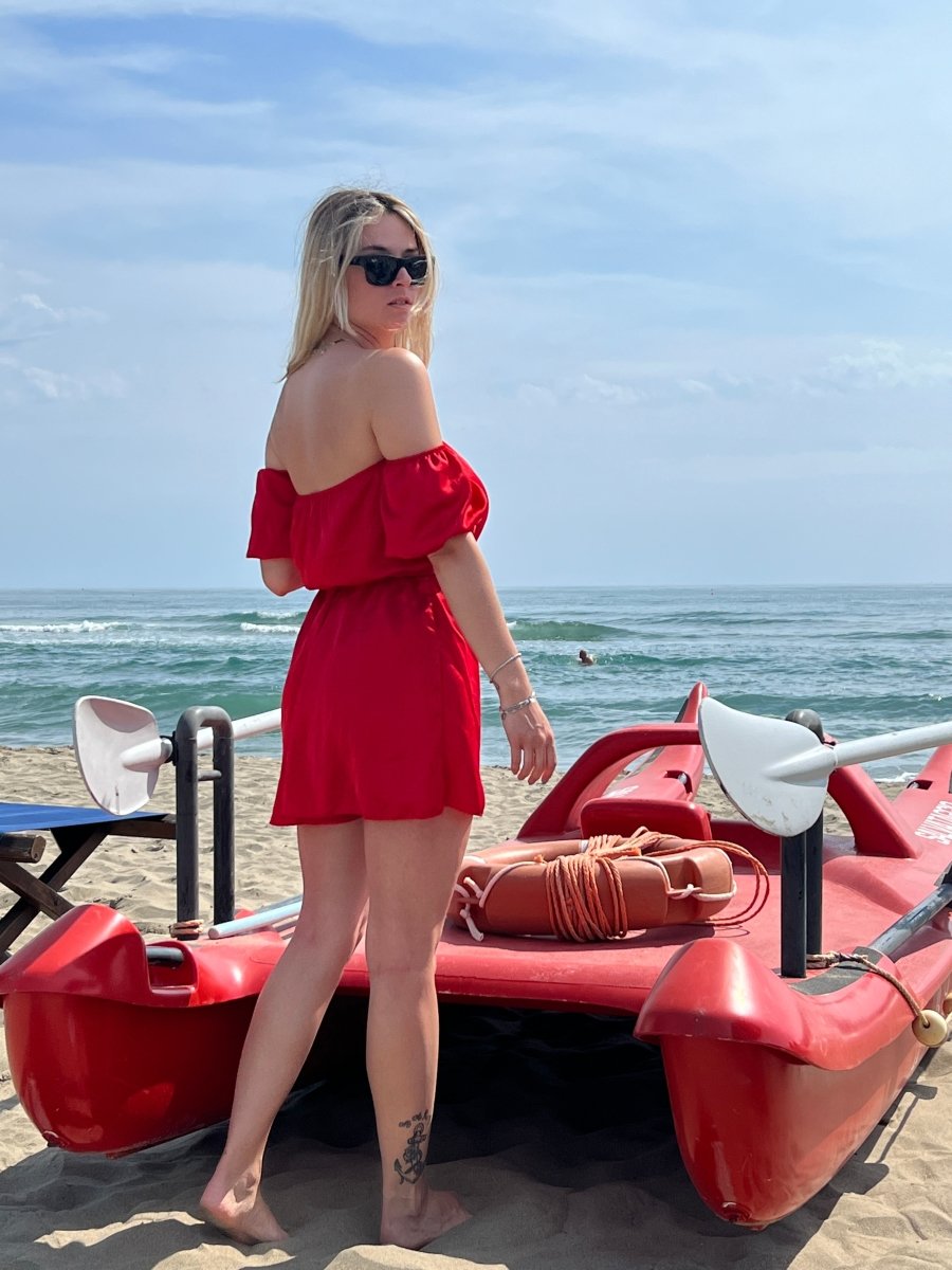 Tutina Madrid rossa in raso con scollo a barchetta – alternate