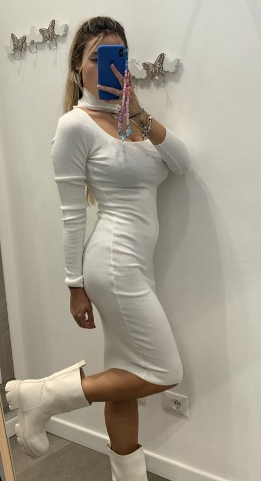 Vestitino bianco a collo alto con scollo aperto – alternate